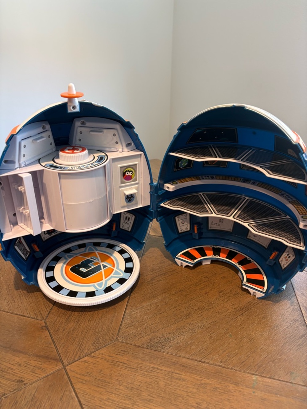 Ryan's World Giant Mystery Adventure Playset Silver Egg w/ 3 Figures - Picture 3 of 9